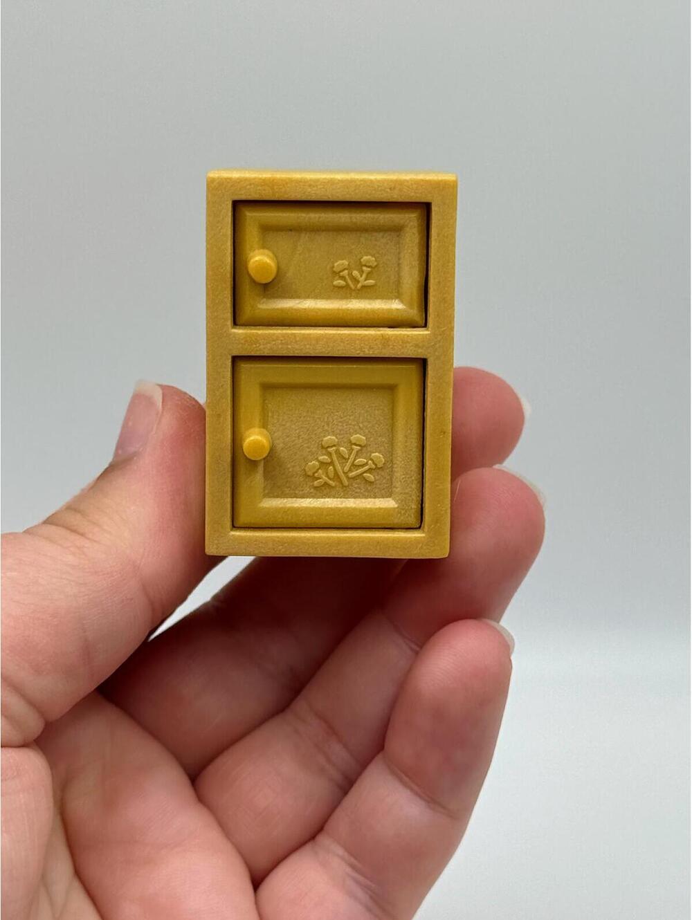 Calico Critters Sylvanian Families 1:16 Mini Plastic 2 Door Cabinet Cupboard